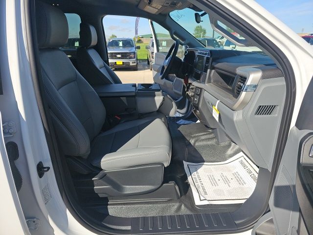 2024 Ford F-550 Super Duty Chassis Cab XL - Photo 11