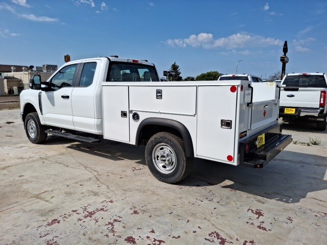 2024 Ford F-350 photo 4
