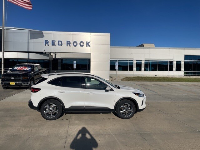 2025 Ford Escape ST-Line Select photo 2