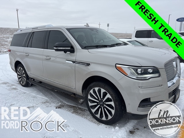 2024 Lincoln Navigator L photo 2