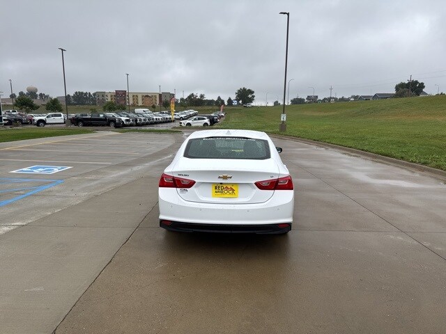 2024 Chevrolet Malibu 1LT photo 4