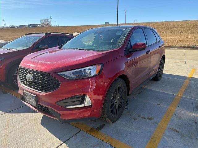 2024 Ford Edge ST photo 2