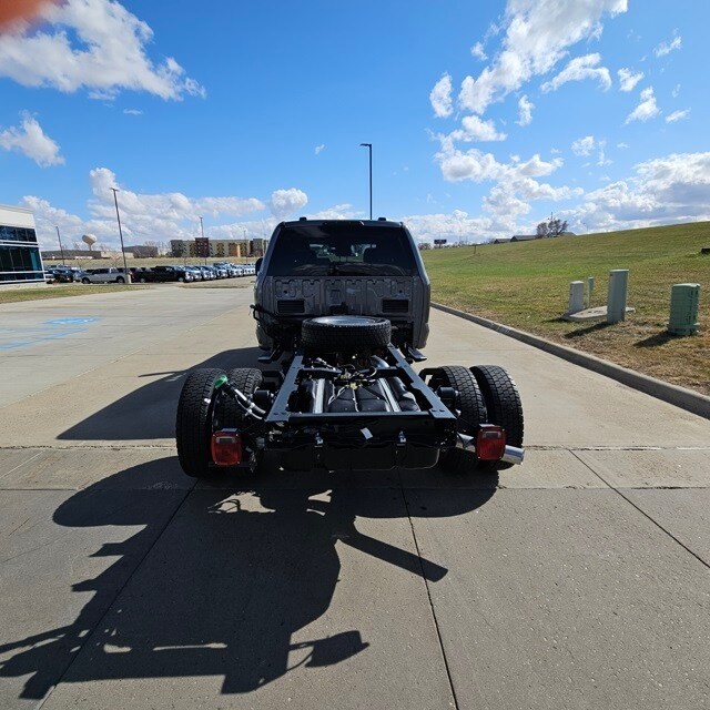 2025 Ford F-450 XLT photo 4