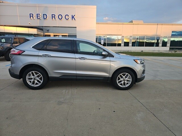 2024 Ford Edge SEL photo 2