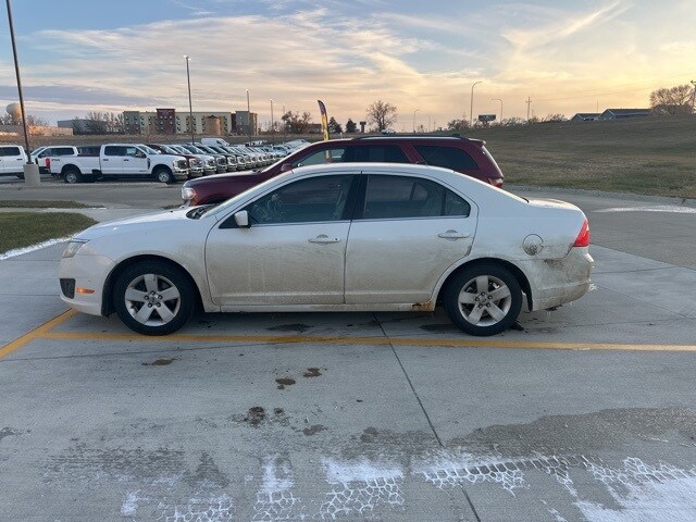 2011 Ford Fusion SE photo 3