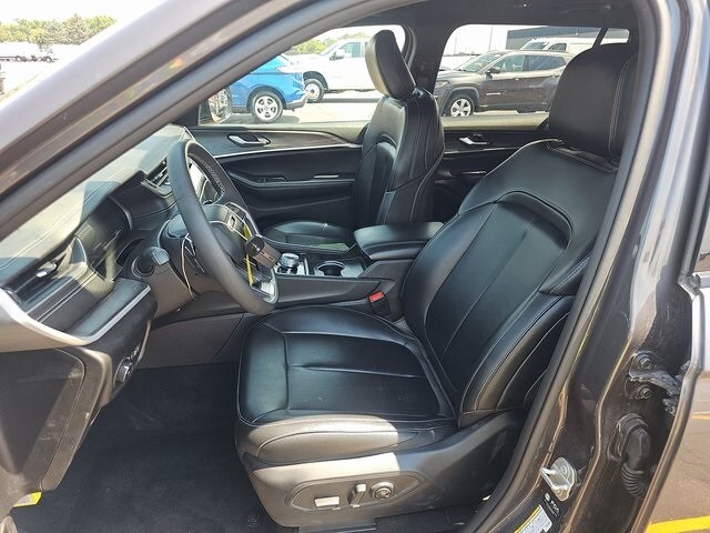 2024 Jeep Grand Cherokee Limited photo 3