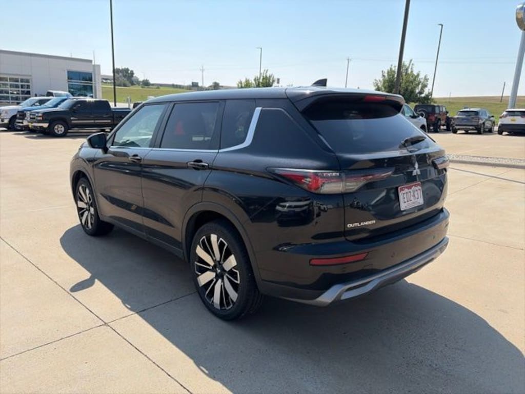 Certified 2025 Mitsubishi Outlander SE SUV