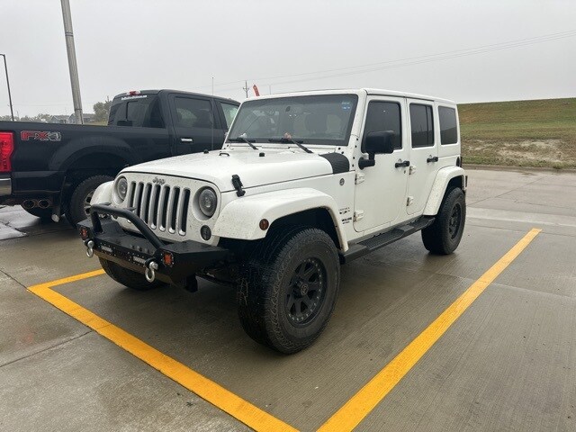 2016 Jeep Wrangler Unlimited Sahara photo 2
