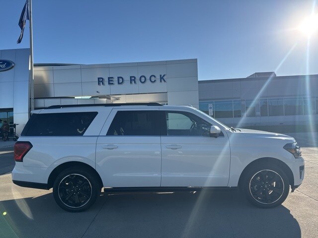 2022 Ford Expedition MAX Limited photo 2
