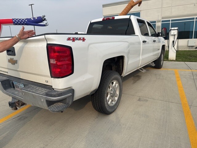 2015 Chevrolet Silverado 2500HD LT photo 4
