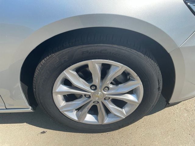 Used 2020 Chevrolet Malibu LT with VIN 1G1ZD5ST8LF143384 for sale in Dickinson, ND