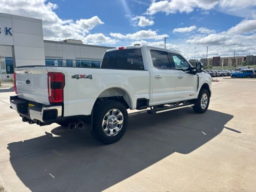 New 2026 Ford F-350 Lariat Truck Crew Cab
