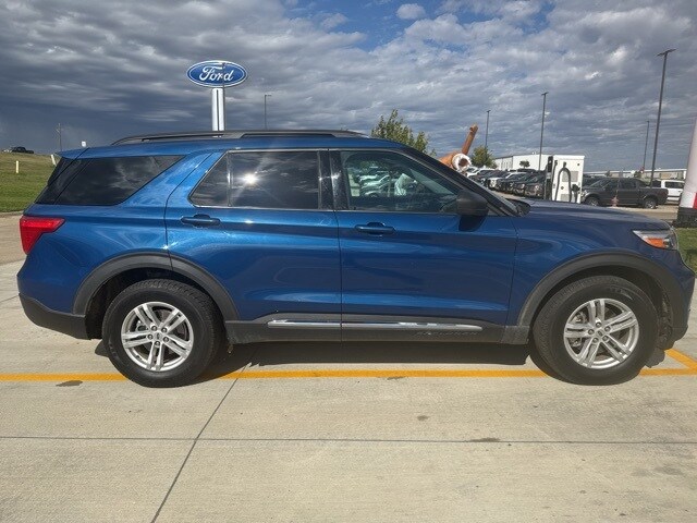 2021 Ford Explorer XLT photo 2