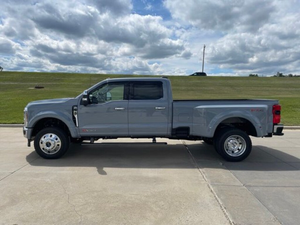 New 2026 Ford F-450 Lariat Truck Crew Cab