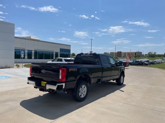2025 Ford F-350 XLT photo 2
