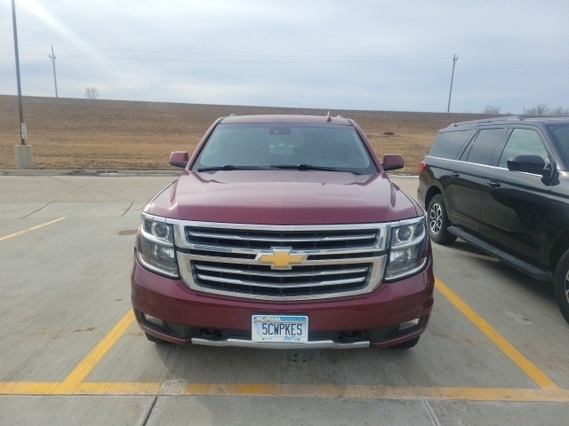 2019 Chevrolet Suburban LT photo 3