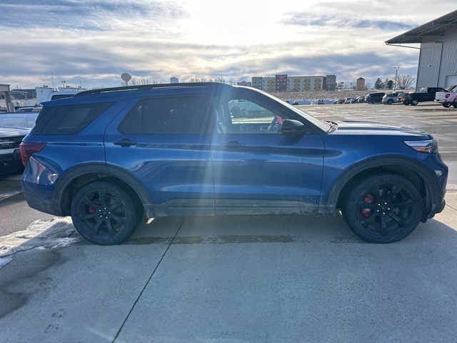 2022 Ford Explorer ST photo 3