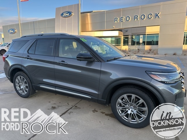 2025 Ford Explorer Platinum's photo
