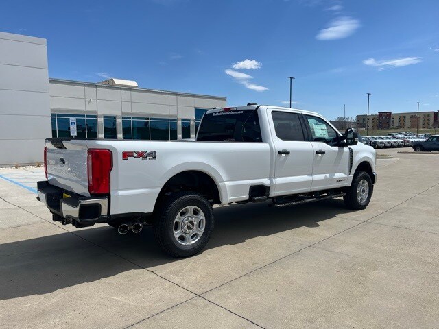 2025 Ford F-250 XLT photo 3