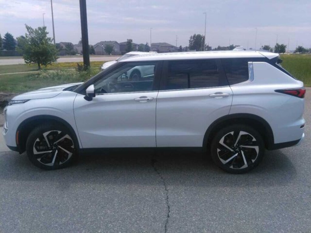 Used 2024 Mitsubishi Outlander SE SUV