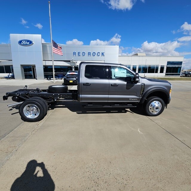 2025 Ford F-450 XLT photo 2