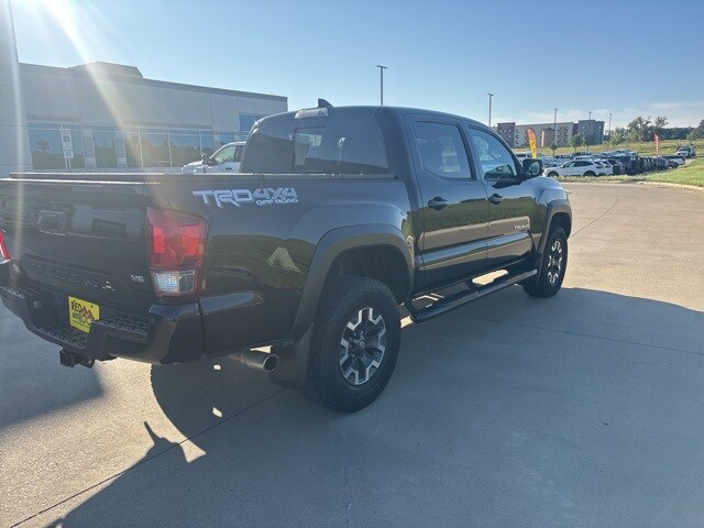 2017 Toyota Tacoma SR5 V6 photo 3