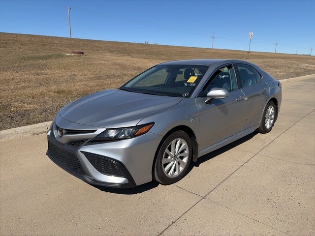 2022 Toyota Camry SE photo 4
