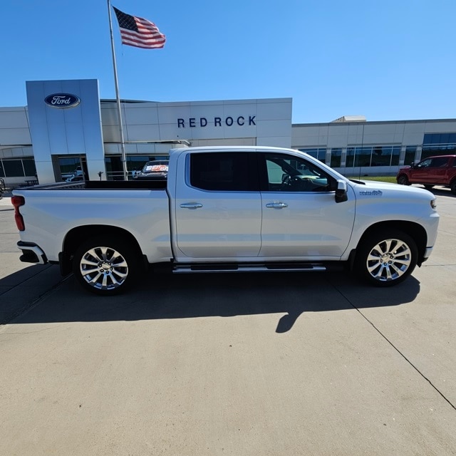 Used 2021 Chevrolet Silverado 1500 High Country with VIN 1GCUYHEL6MZ102500 for sale in Dickinson, ND