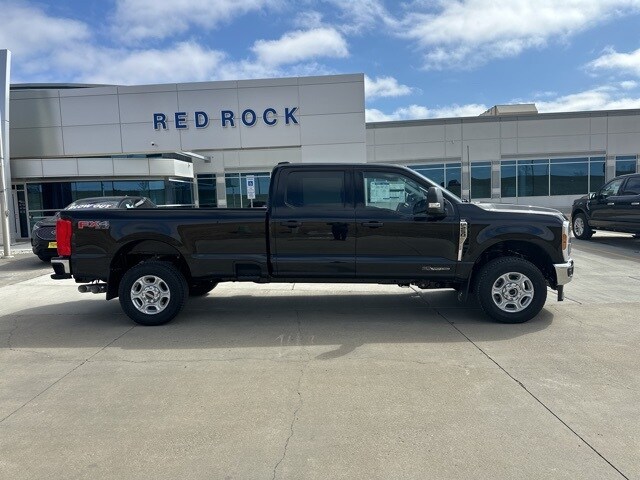 2025 Ford F-250 XLT photo 2