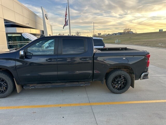 2022 Chevrolet Silverado 1500 LT photo 4