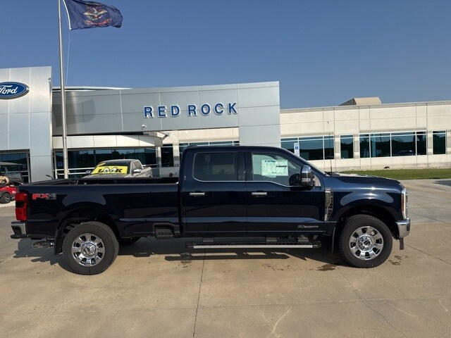 2025 Ford F-350 Lariat photo 2