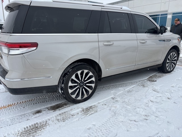 2024 Lincoln Navigator L photo 3