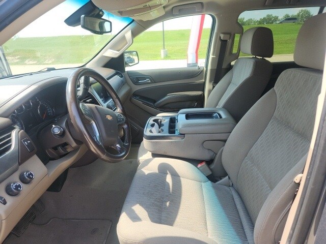 2020 Chevrolet Suburban LS photo 2