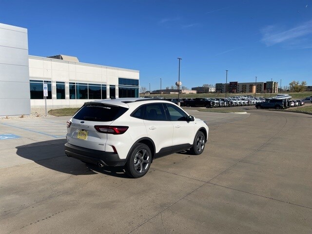 2025 Ford Escape ST-Line Select photo 3
