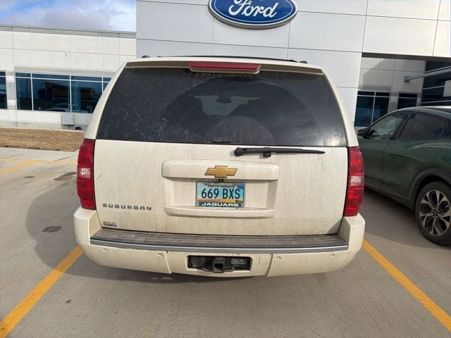 2014 Chevrolet Suburban 1500 LTZ photo 4