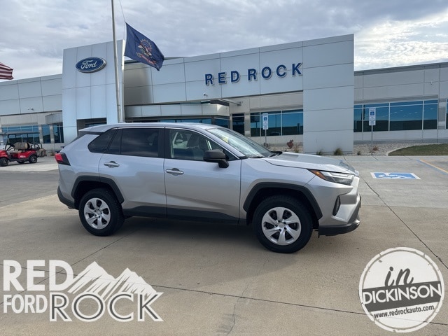 2024 Toyota RAV4 LE's photo