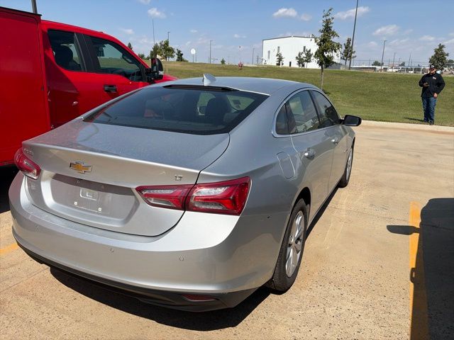 Used 2020 Chevrolet Malibu LT with VIN 1G1ZD5ST8LF143384 for sale in Dickinson, ND