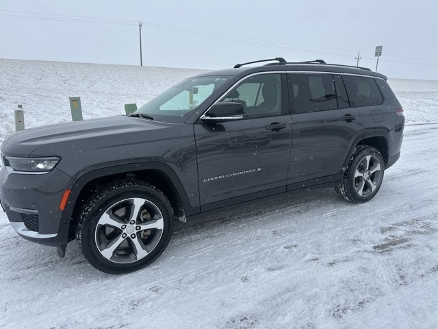 2023 Jeep Grand Cherokee Limited photo 2