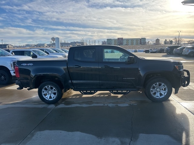2021 Chevrolet Colorado LT photo 2