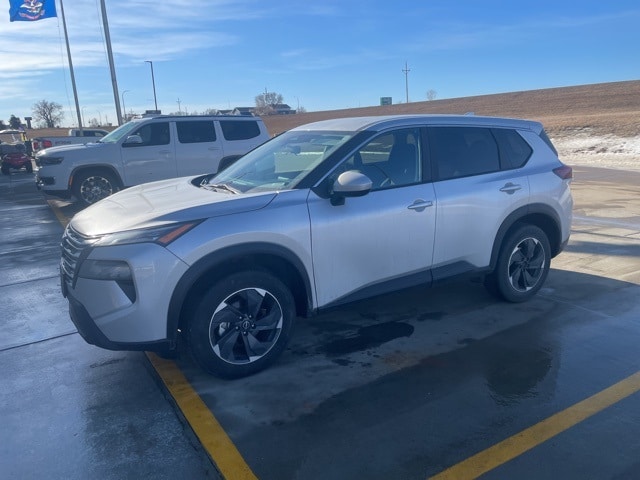 2024 Nissan Rogue SV photo 3