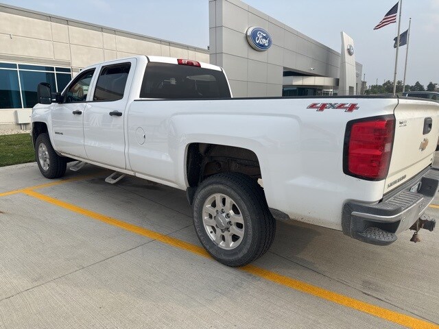 2015 Chevrolet Silverado 2500HD LT photo 3