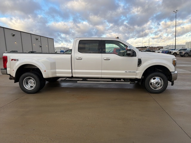 2019 Ford F-350 Lariat photo 2