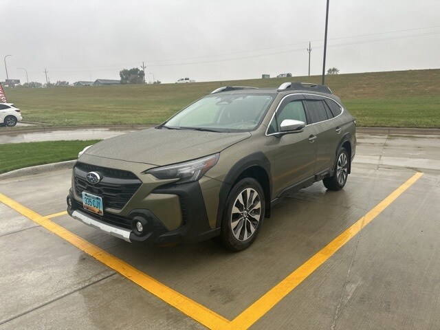 2023 Subaru Outback Touring photo 2