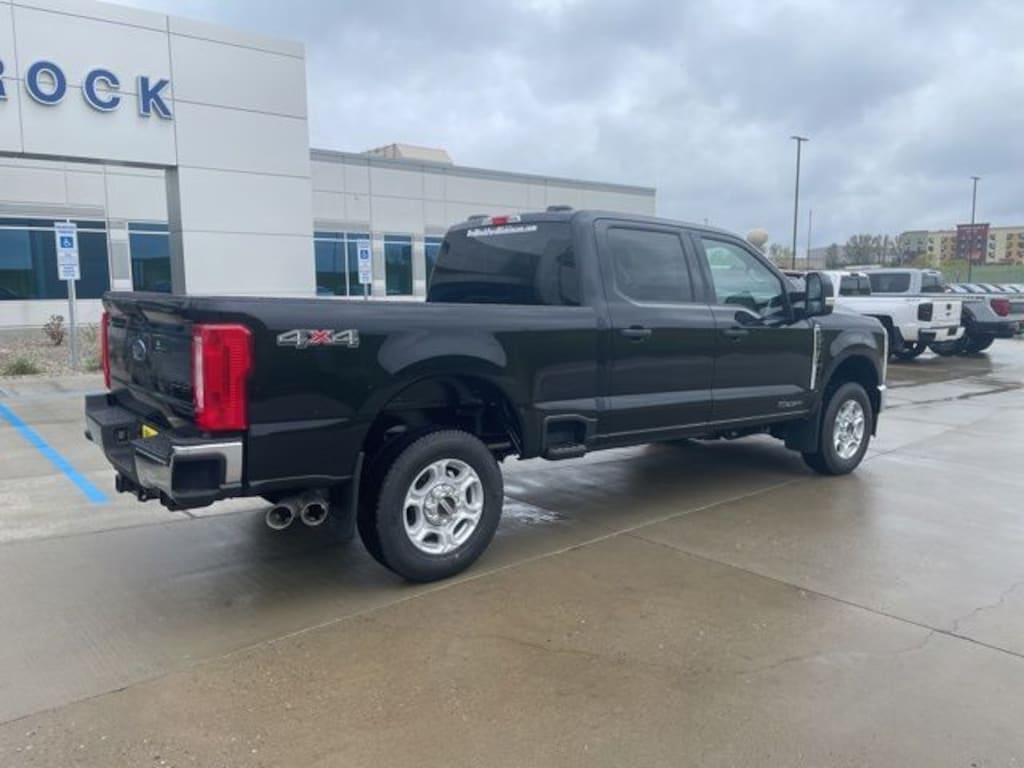New 2026 Ford F-250 XLT Truck Crew Cab