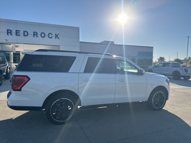 2022 Ford Expedition MAX Limited photo 3