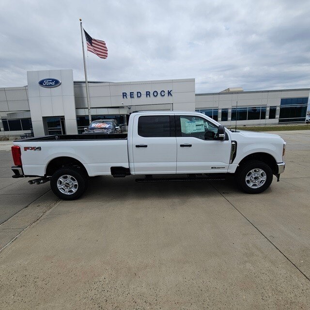 2025 Ford F-250 XLT photo 2