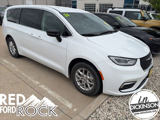 2024 Chrysler Pacifica Touring L's photo