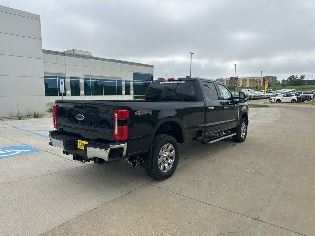 2025 Ford F-250 Lariat photo 3