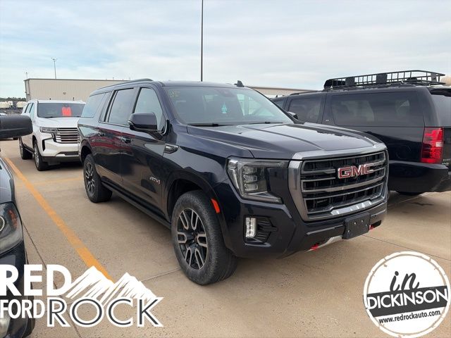2023 GMC Yukon AT4 4X4's photo