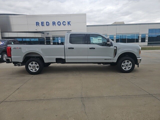2025 Ford F-250 XLT photo 2